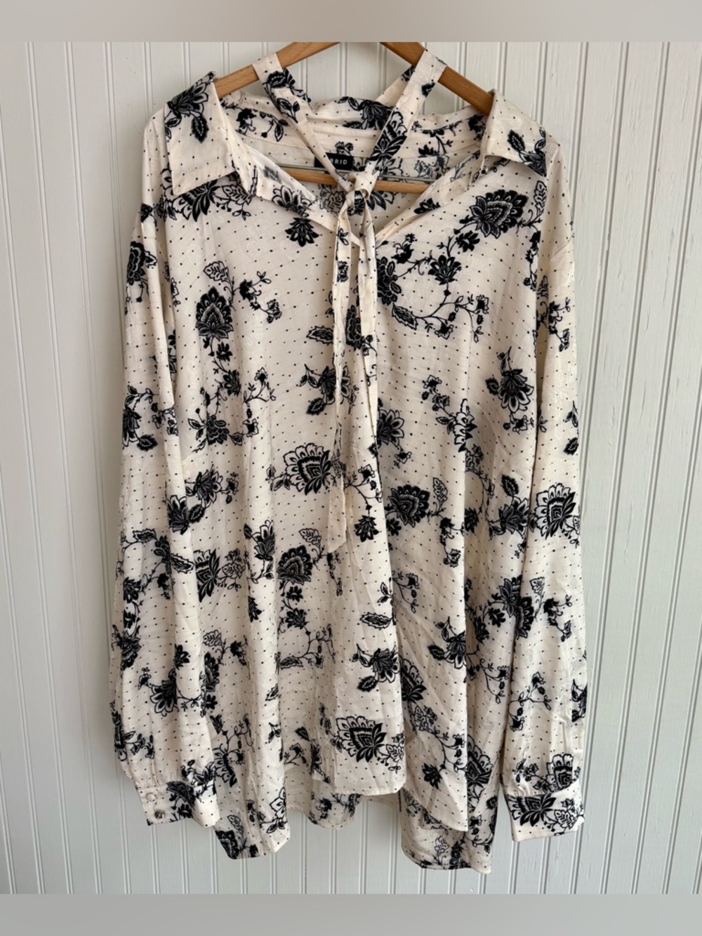 torrid size 4 Cream Blouse with Black Floral Print and Tie Neck